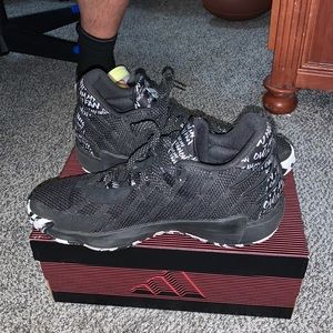 Damian Lillard basketball shoes